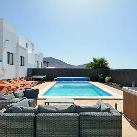 Casa Lottie - 5 Bed Private Pool Lanzarote פלאיה בלנקה